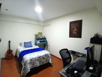 Vendo hermoso y bien cuidado departamento en el 1er piso de un moderno edificio en Vazlle Hermoso