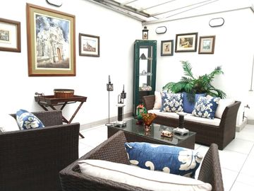 Vendo hermoso y bien cuidado departamento en el 1er piso de un moderno edificio en Vazlle Hermoso