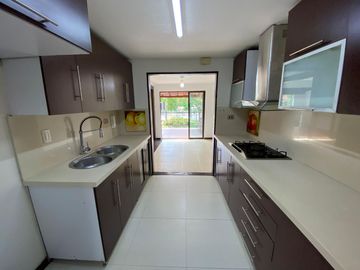 Venta Casa 5 Habitaciones en Condominio - Ciudad Jardín, Sur de Cali