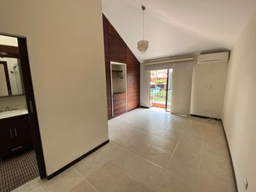 Venta Casa 5 Habitaciones en Condominio - Ciudad Jardín, Sur de Cali