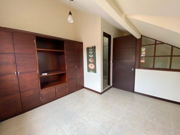 Venta Casa 5 Habitaciones en Condominio - Ciudad Jardín, Sur de Cali