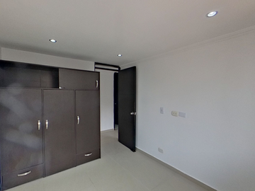 SE VENDE APARTAMENTO EN MADRID CON PAQUEADERO PRIVADO