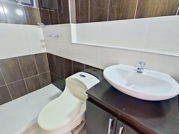 SE VENDE APARTAMENTO EN MADRID CON PAQUEADERO PRIVADO