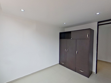 SE VENDE APARTAMENTO EN MADRID CON PAQUEADERO PRIVADO