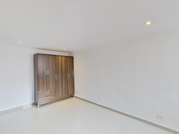 SE VENDE APARTAMENTO EN MADRID CON PAQUEADERO PRIVADO