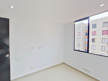 SE VENDE APARTAMENTO EN MADRID CON PAQUEADERO PRIVADO