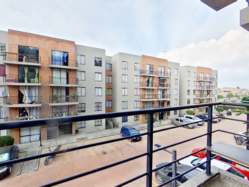 SE VENDE APARTAMENTO EN MADRID CON PAQUEADERO PRIVADO