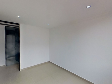 SE VENDE APARTAMENTO EN MADRID CON PAQUEADERO PRIVADO