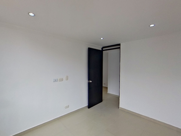SE VENDE APARTAMENTO EN MADRID CON PAQUEADERO PRIVADO