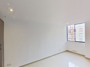 SE VENDE APARTAMENTO EN MADRID CON PAQUEADERO PRIVADO