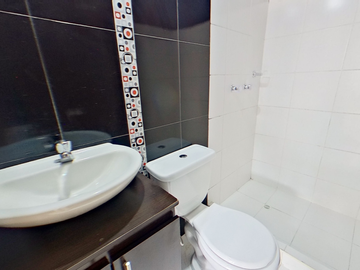 SE VENDE APARTAMENTO EN MADRID CON PAQUEADERO PRIVADO