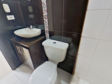 SE VENDE APARTAMENTO EN MADRID CON PAQUEADERO PRIVADO