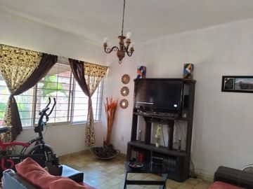 VENTA DE CASA DE 1 NIVEL EN LA COL. LAZARO CARDENAS