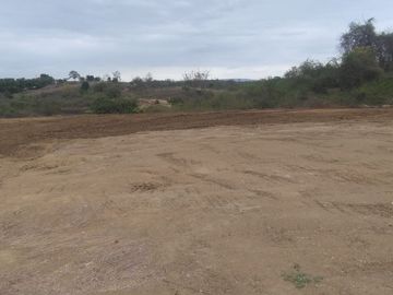 VENDO LOTE DE TERRENO URBANIZACIÓN LOMAS DEL BOSQUE KM.33 VIA A LA COSTA, PROVINCIA GUAYAS.