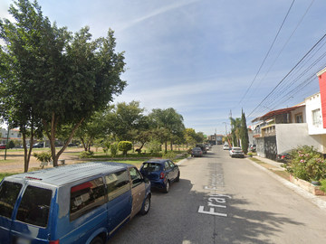 Casa en Venta; REMATE BANCARIO !!; C. Fray Francisco de Palou, Fracc. Parques de Tesistán, Zapopan, Jalisco