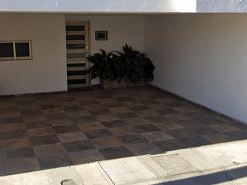 Casa en Venta; REMATE BANCARIO !!; C. Mar del Norte, Valle del Country, Tepic, Nayarit