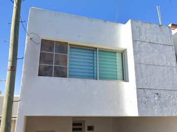 Casa en Venta; REMATE BANCARIO !!; C. Mar del Norte, Valle del Country, Tepic, Nayarit