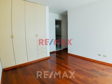 SE ALQUILA HERMOSO DEPARTAMENTO EN LOS ROSALES, DE 158M2 SURCO