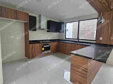 SE VENDE CASA EN FRACCIONAMIENTO EN Super Axex, Boulevard de Los Reyes, Pueblo de San Bernardino Tlaxcalancingo, San Andrés Cholula, Puebla, 72820, ME