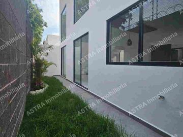 SE VENDE CASA EN FRACCIONAMIENTO EN Super Axex, Boulevard de Los Reyes, Pueblo de San Bernardino Tlaxcalancingo, San Andrés Cholula, Puebla, 72820, ME