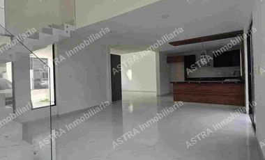 SE VENDE CASA EN FRACCIONAMIENTO EN Super Axex, Boulevard de Los Reyes, Pueblo de San Bernardino Tlaxcalancingo, San Andrés Cholula, Puebla, 72820, ME