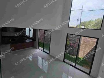 SE VENDE CASA EN FRACCIONAMIENTO EN Super Axex, Boulevard de Los Reyes, Pueblo de San Bernardino Tlaxcalancingo, San Andrés Cholula, Puebla, 72820, ME