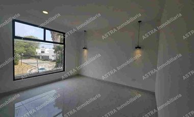 SE VENDE CASA EN FRACCIONAMIENTO EN Super Axex, Boulevard de Los Reyes, Pueblo de San Bernardino Tlaxcalancingo, San Andrés Cholula, Puebla, 72820, ME
