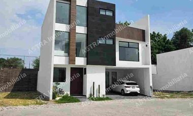 SE VENDE CASA EN FRACCIONAMIENTO EN Super Axex, Boulevard de Los Reyes, Pueblo de San Bernardino Tlaxcalancingo, San Andrés Cholula, Puebla, 72820, ME