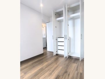 Alquiler de moderno departamento frente al Parque La Pera en San Isidro