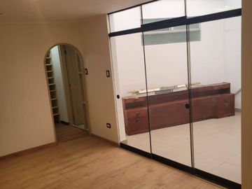 VENTA DE DEPARTAMENTO EN CASUARINAS SUR EN SURCO