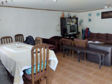 Casa Solida Al Interior De Comunidad Privada, Horcon