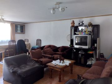 Casa Solida Al Interior De Comunidad Privada, Horcon