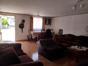 Casa Solida Al Interior De Comunidad Privada, Horcon