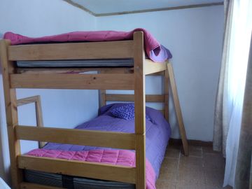 Casa Solida Al Interior De Comunidad Privada, Horcon