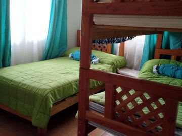 Casa Solida Al Interior De Comunidad Privada, Horcon