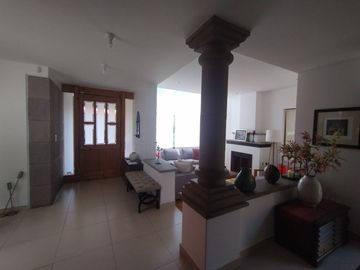 PRECIOSA Y ACOGEDORA CASA EN VENTA EN EXCLUSIVO CONDOMINIO EN SAN NICOLÁS TOTOLAPAN,