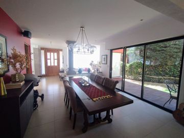 PRECIOSA Y ACOGEDORA CASA EN VENTA EN EXCLUSIVO CONDOMINIO EN SAN NICOLÁS TOTOLAPAN,