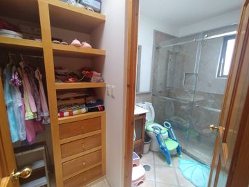 PRECIOSA Y ACOGEDORA CASA EN VENTA EN EXCLUSIVO CONDOMINIO EN SAN NICOLÁS TOTOLAPAN,