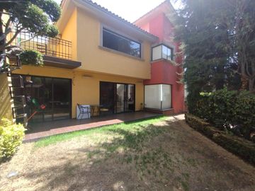 PRECIOSA Y ACOGEDORA CASA EN VENTA EN EXCLUSIVO CONDOMINIO EN SAN NICOLÁS TOTOLAPAN,
