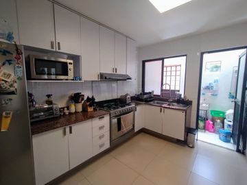 PRECIOSA Y ACOGEDORA CASA EN VENTA EN EXCLUSIVO CONDOMINIO EN SAN NICOLÁS TOTOLAPAN,