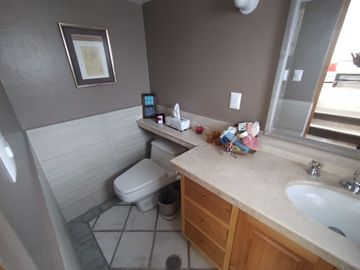 PRECIOSA Y ACOGEDORA CASA EN VENTA EN EXCLUSIVO CONDOMINIO EN SAN NICOLÁS TOTOLAPAN,