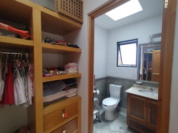 PRECIOSA Y ACOGEDORA CASA EN VENTA EN EXCLUSIVO CONDOMINIO EN SAN NICOLÁS TOTOLAPAN,