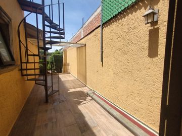 PRECIOSA Y ACOGEDORA CASA EN VENTA EN EXCLUSIVO CONDOMINIO EN SAN NICOLÁS TOTOLAPAN,