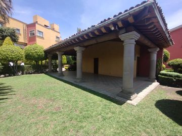 PRECIOSA Y ACOGEDORA CASA EN VENTA EN EXCLUSIVO CONDOMINIO EN SAN NICOLÁS TOTOLAPAN,