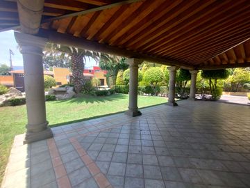PRECIOSA Y ACOGEDORA CASA EN VENTA EN EXCLUSIVO CONDOMINIO EN SAN NICOLÁS TOTOLAPAN,