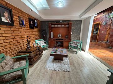 Casa de una sola planta hermosa en Santa Ana 4 DOR