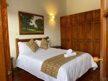 ESPECTACULAR CASA ESQUINERA EN VENTA.