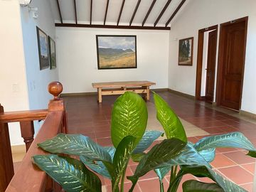 ESPECTACULAR CASA ESQUINERA EN VENTA.