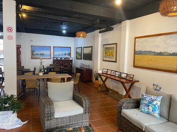 ESPECTACULAR CASA ESQUINERA EN VENTA.
