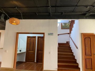 ESPECTACULAR CASA ESQUINERA EN VENTA.